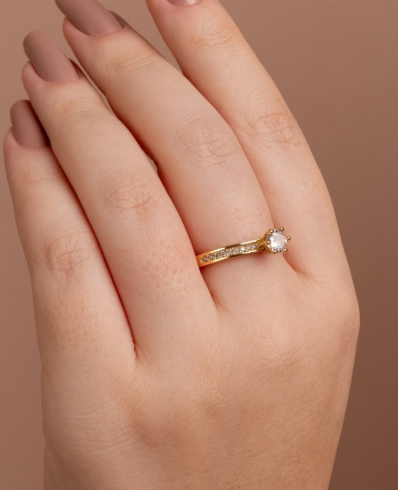 Anel Solitário Cecília Cravejado - Ouro