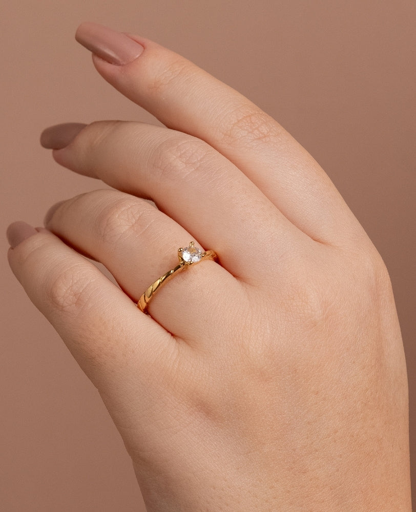 Anel Solitário Berenice - Ouro