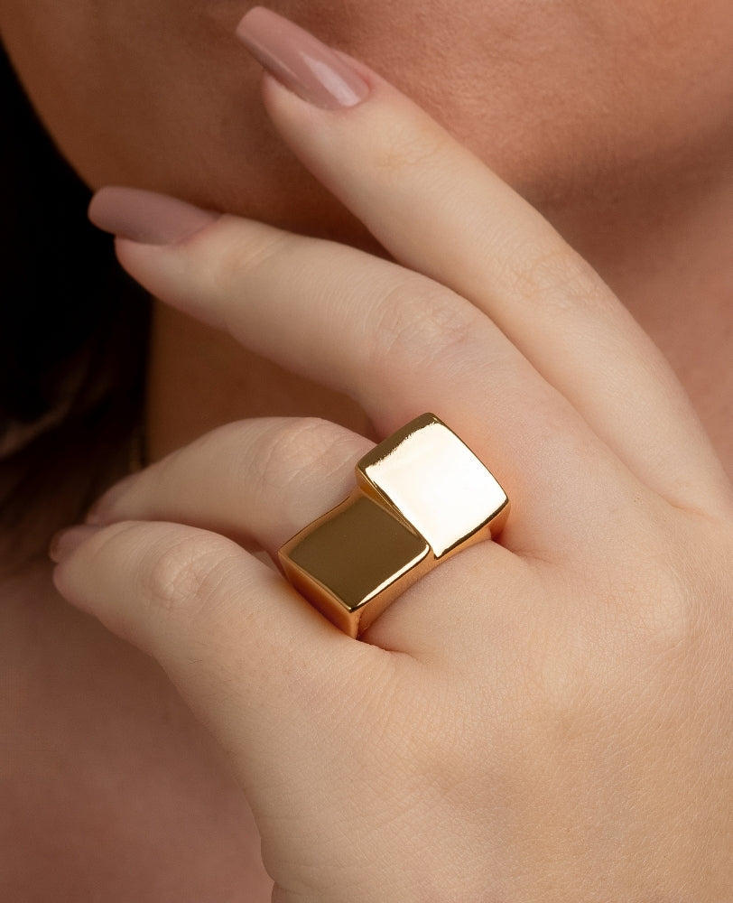 Anel Maximalista Hannah Quadrado - Ouro