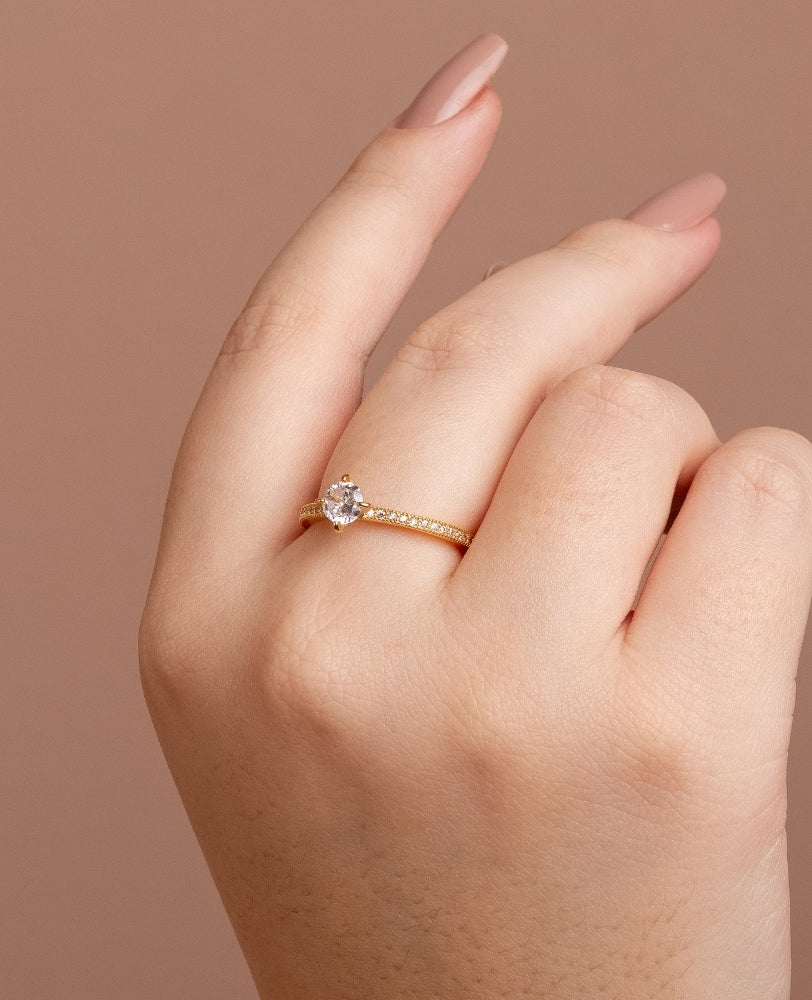 Anel Solitário Manu Cravejado - Ouro